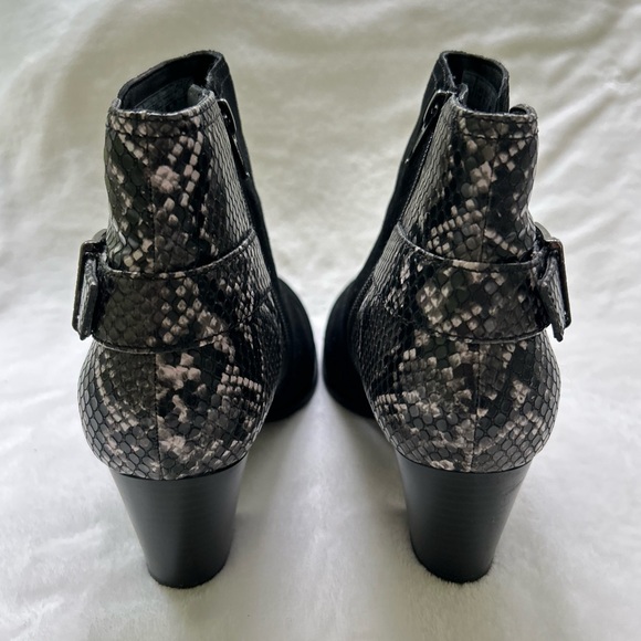 Vionic Naomi Black Size 8.5 WIDE Boots Snake Print Suede Water-Resistant - Picture 7 of 13